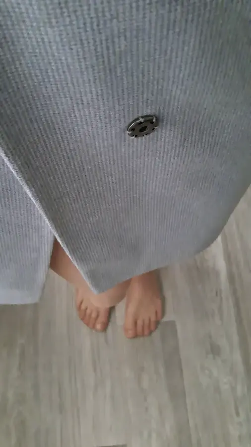 Video: Crossdresser sissy hot teasing in ripped suntan pantyhose and cumming hard through nylons