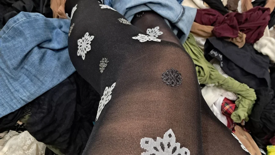 Image gallery: Guy wearing black fashion tights under jeans
