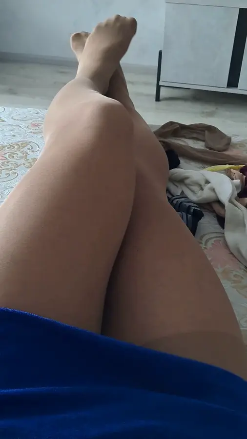 Video: Lustful crossdresser in control-top suntan pantyhose teasing and cumming sexy