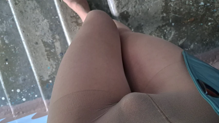 Image gallery: Man flashes warious tights