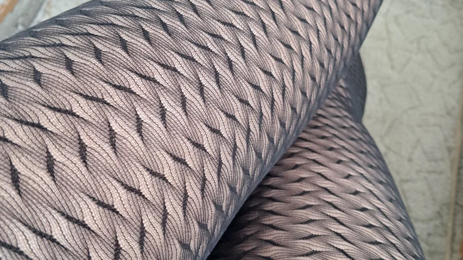 Image gallery: Guy's legs in sexy tights
